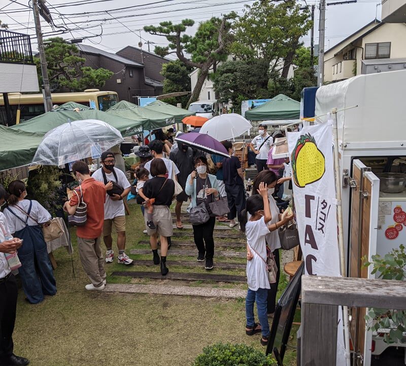 【アフターレポート】 途中の雨にも負けない賑わい。 間借りのカレー店が、初めての茅ヶ崎でまちの人とつながる。